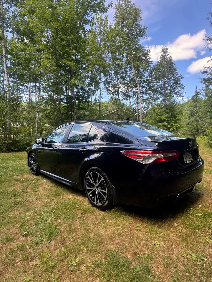 2020 Toyota Camry SE AWD Image