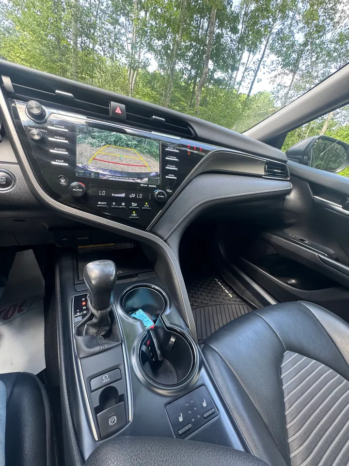 2020 Toyota Camry SE AWD Image