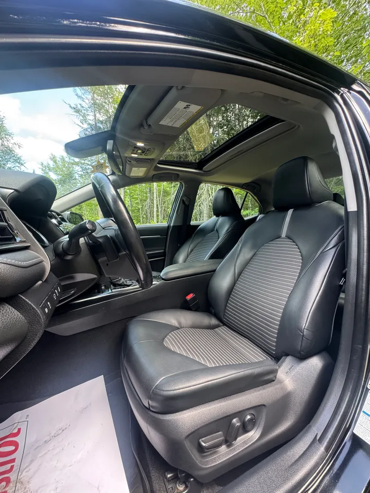 2020 Toyota Camry SE AWD Image