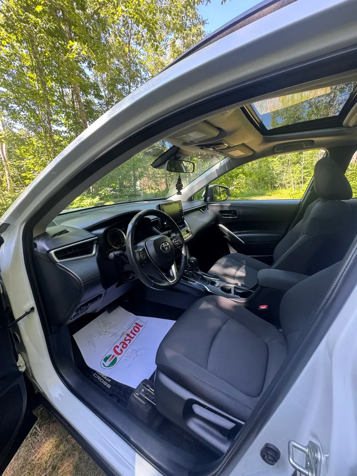 2022 Toyota Cross LE AWD Image