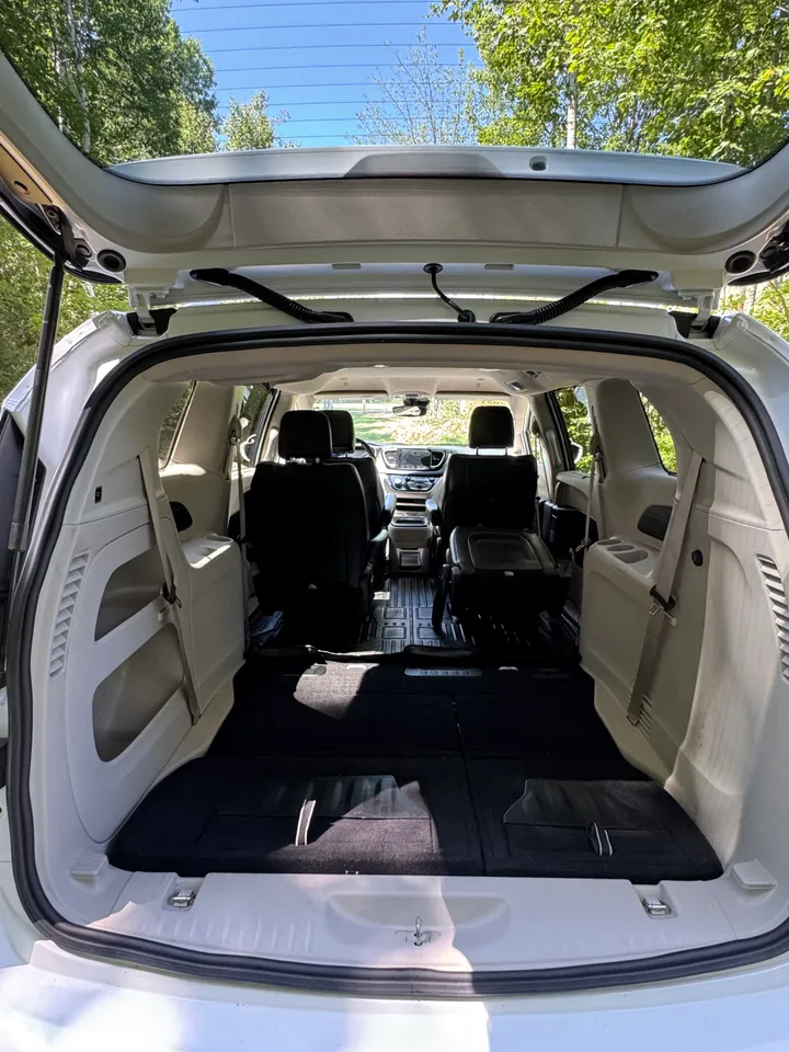 2021 Chrysler Pacifica Touring Image