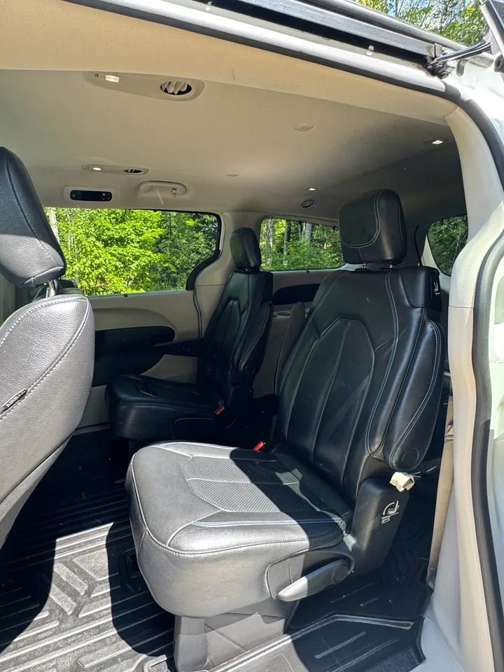 2021 Chrysler Pacifica Touring Image