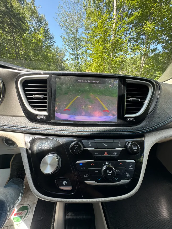 2021 Chrysler Pacifica Touring Image