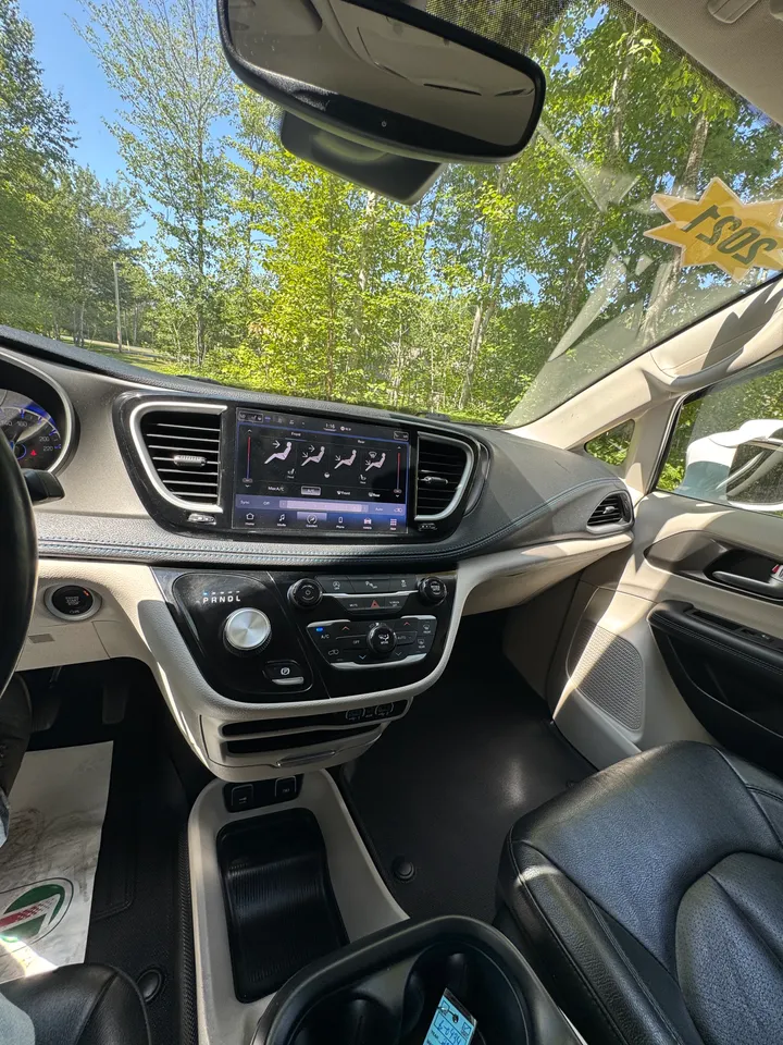 2021 Chrysler Pacifica Touring Image