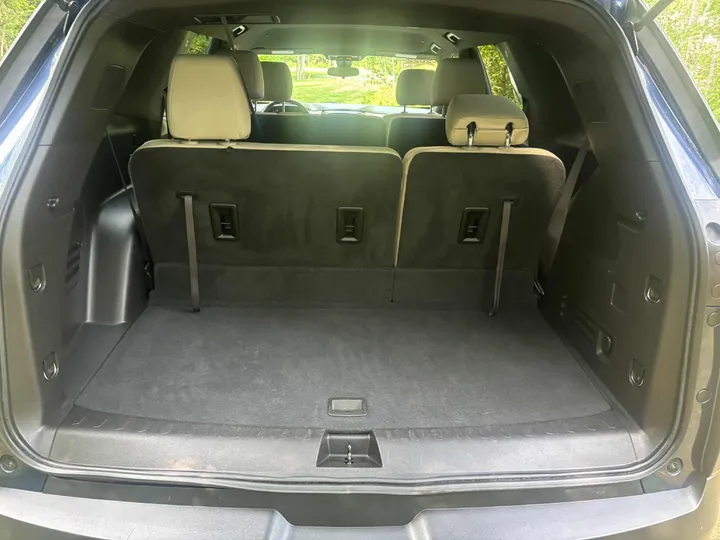 2022 Chevrolet Traverse LS AWD Image