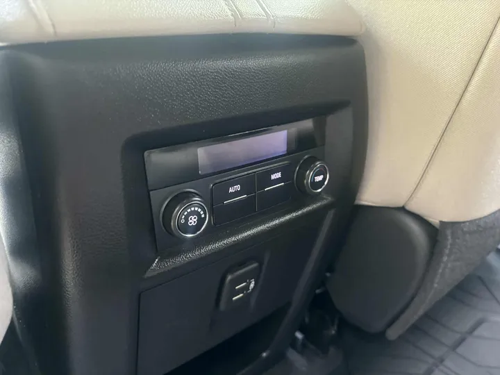 2022 Chevrolet Traverse LS AWD Image