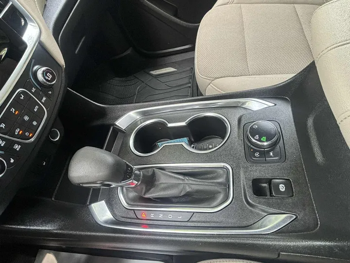 2022 Chevrolet Traverse LS AWD Image