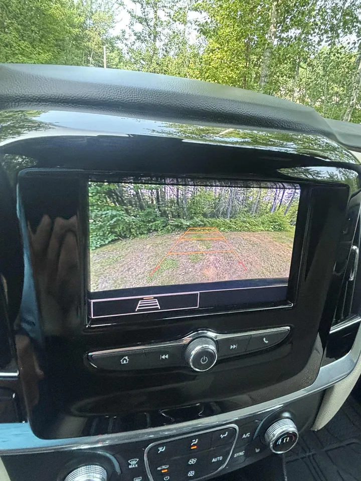 2022 Chevrolet Traverse LS AWD Image