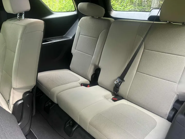 2022 Chevrolet Traverse LS AWD Image