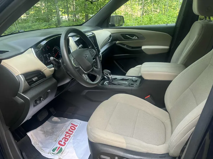 2022 Chevrolet Traverse LS AWD Image