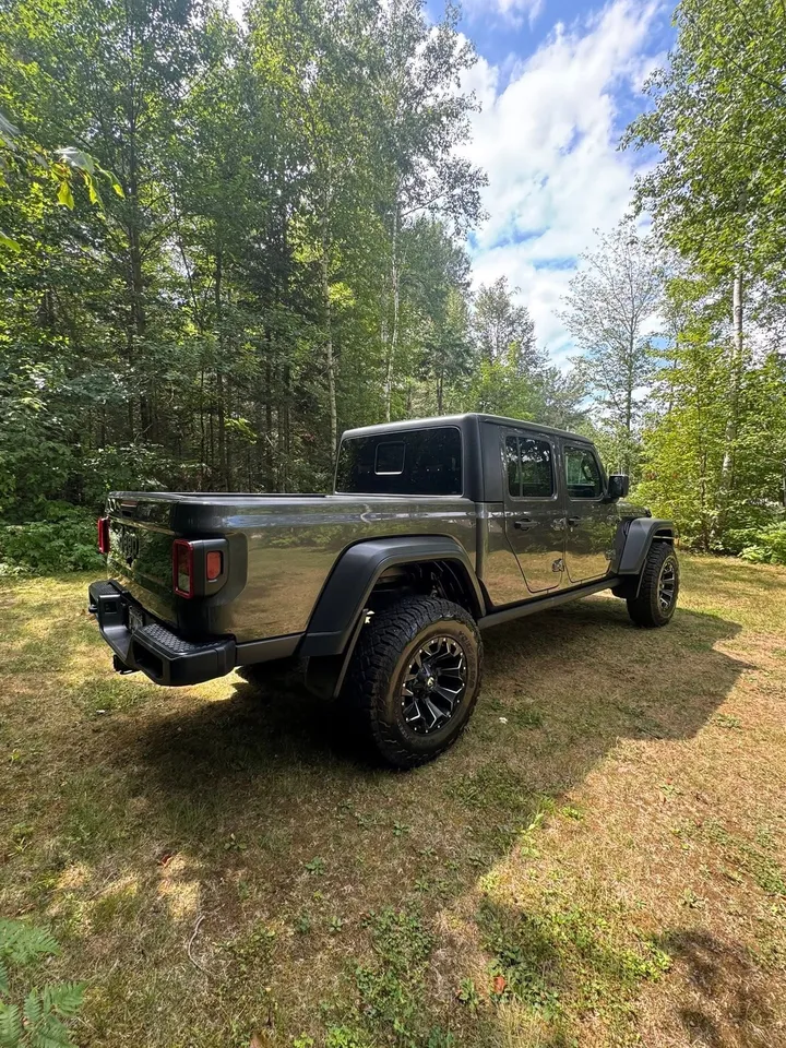 2020 Jeep Gladiator Sport Image