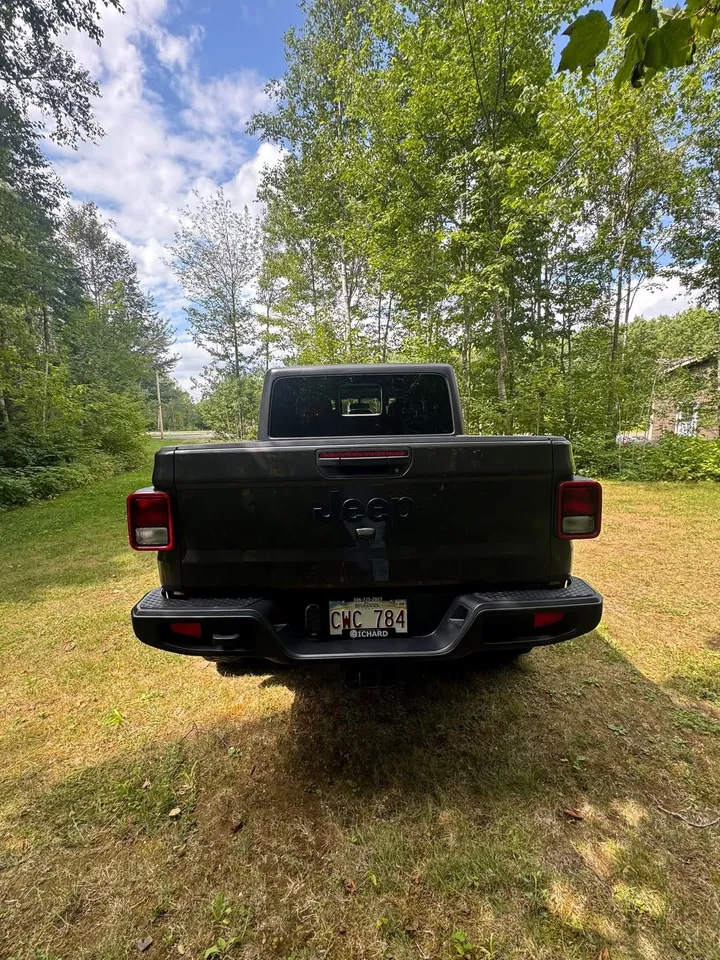 2020 Jeep Gladiator Sport Image