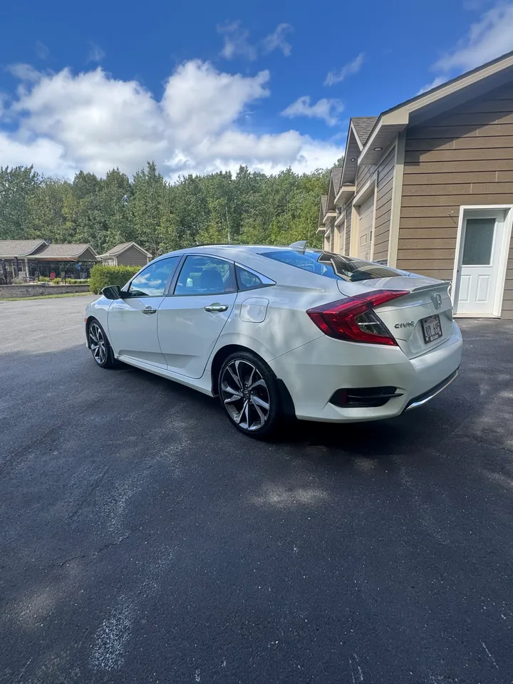 2019 Honda Civic Touring Image