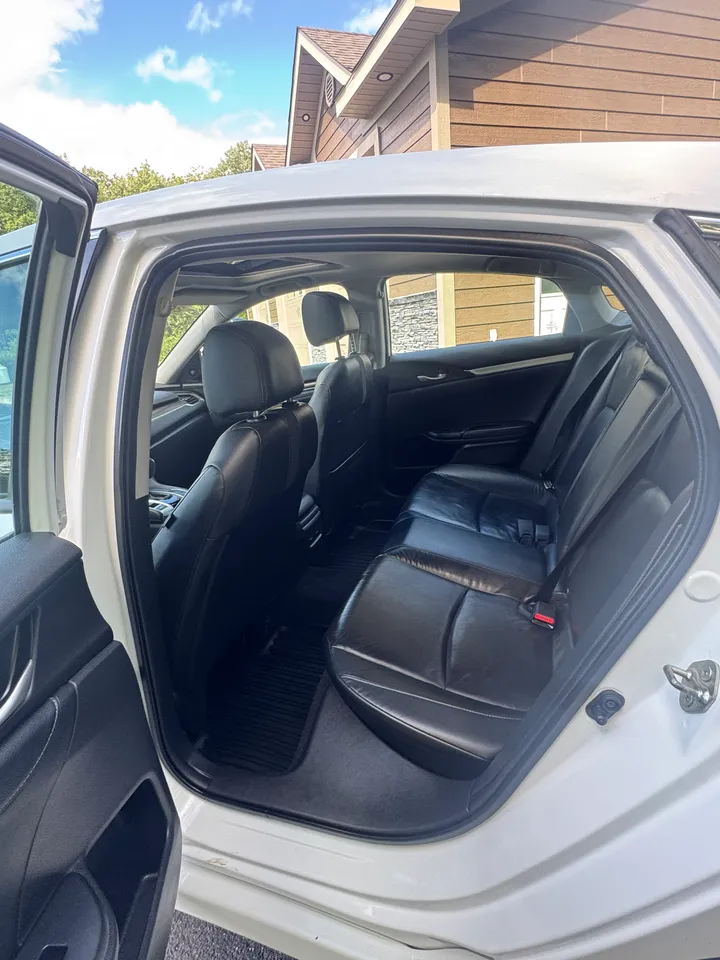 2019 Honda Civic Touring Image