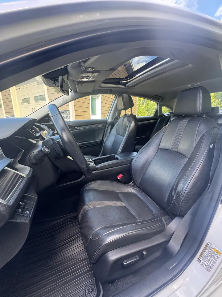2019 Honda Civic Touring Image