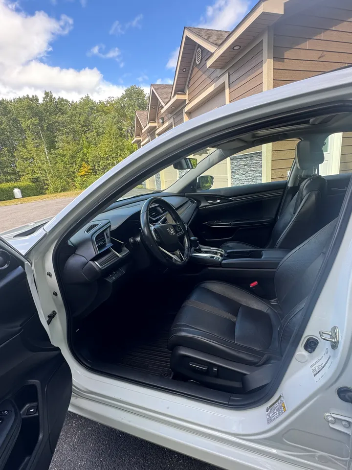 2019 Honda Civic Touring Image