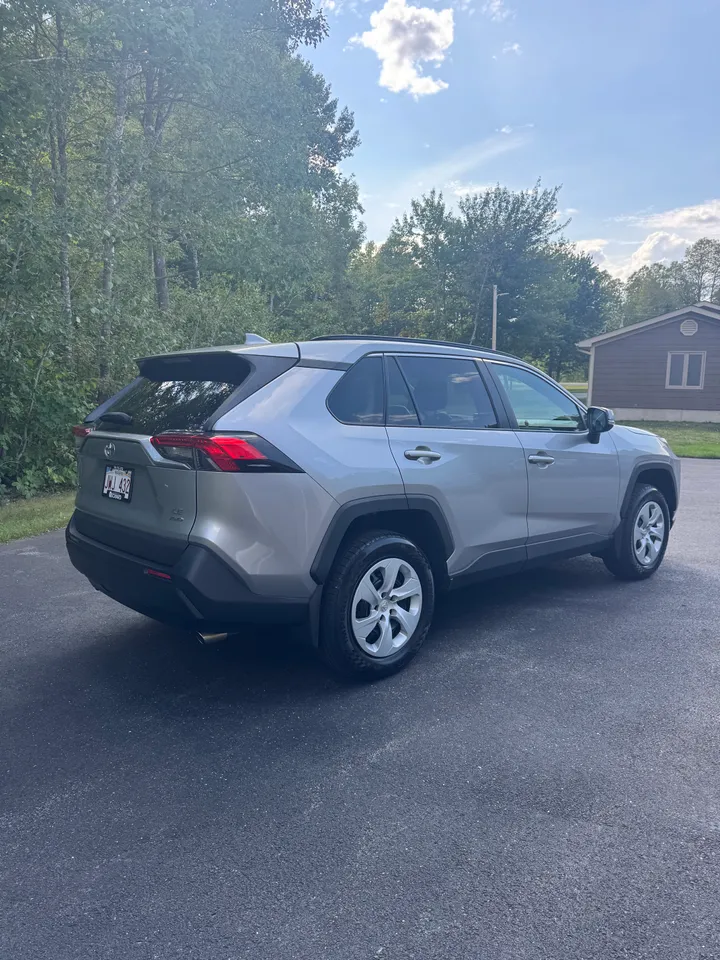 2020 Toyota Rav 4 LE Image