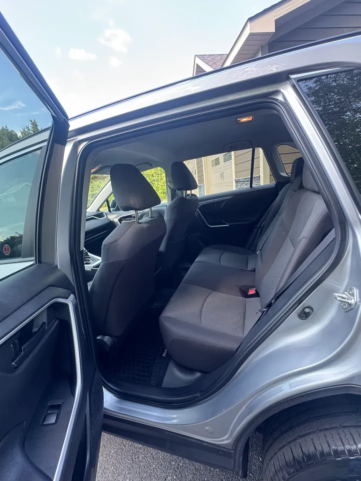 2020 Toyota Rav 4 LE Image