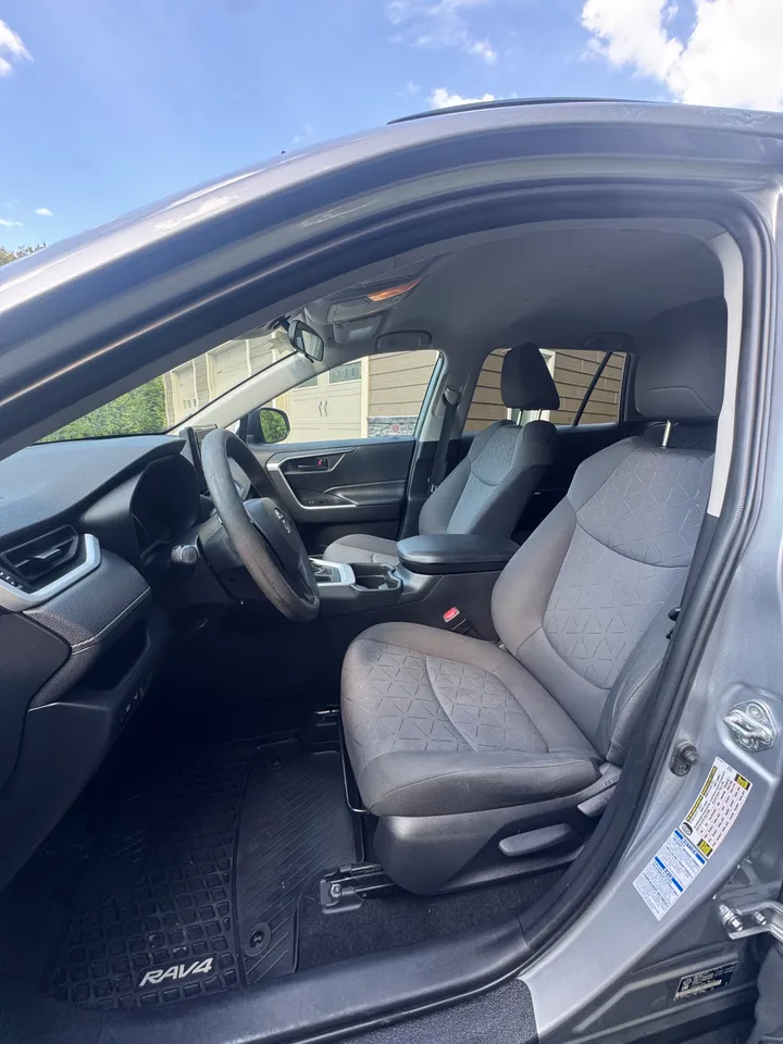 2020 Toyota Rav 4 LE Image