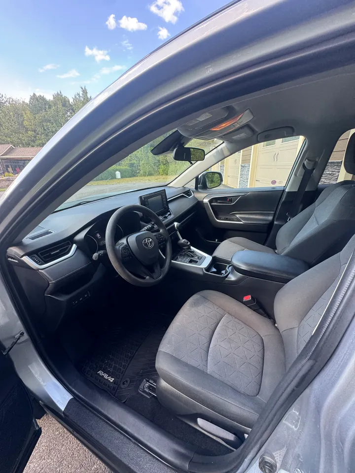 2020 Toyota Rav 4 LE Image