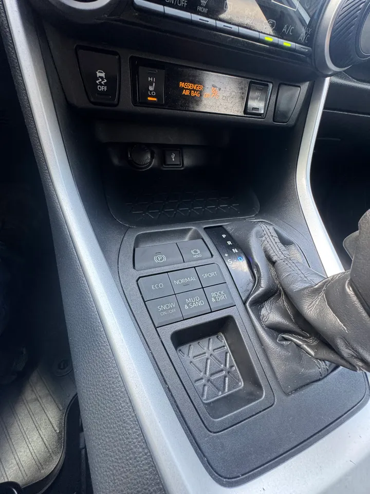 2020 Toyota Rav 4 LE Image