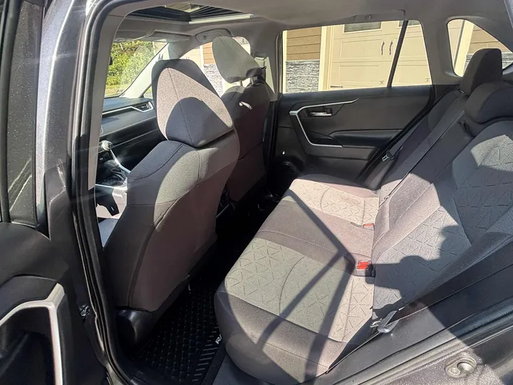2020 Toyota Rav4 XLE Image