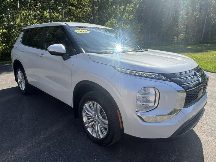 2023 Mitsubishi Outlander Image