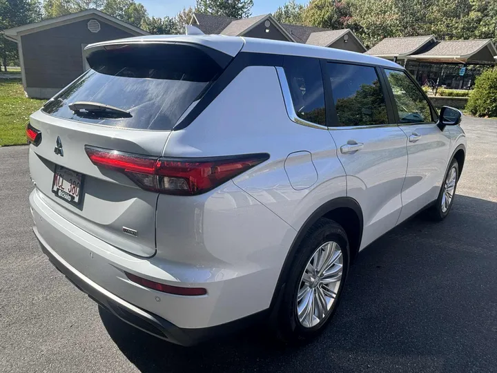 2023 Mitsubishi Outlander Image