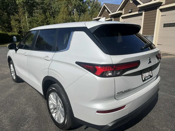 2023 Mitsubishi Outlander Image