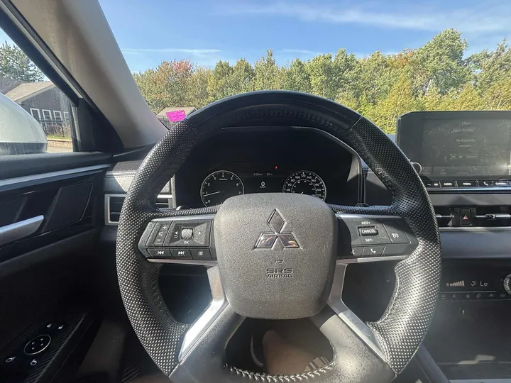 2023 Mitsubishi Outlander Image