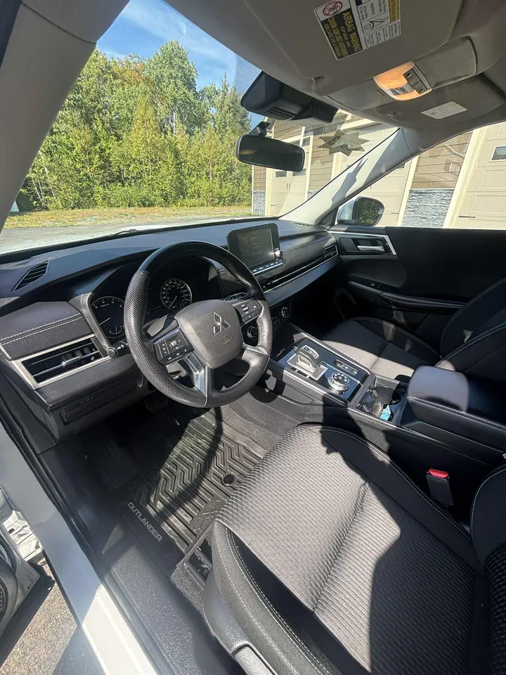 2023 Mitsubishi Outlander Image