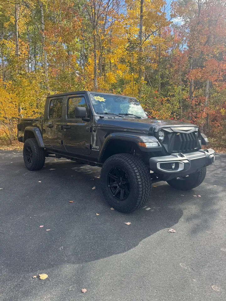 2021 Jeep Gladiator Overland Image