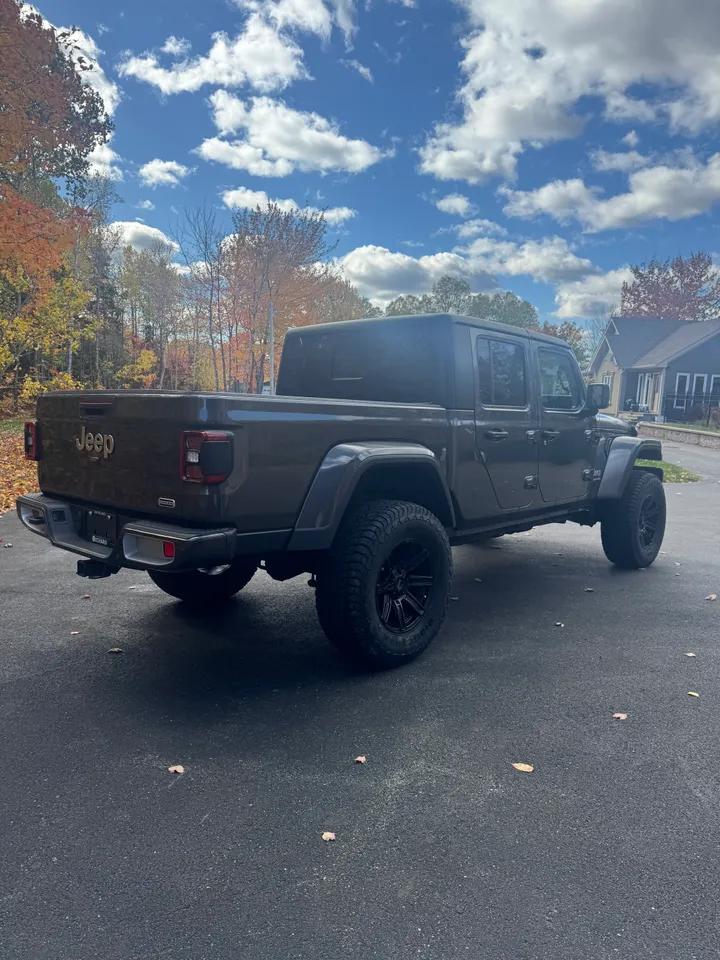 2021 Jeep Gladiator Overland Image