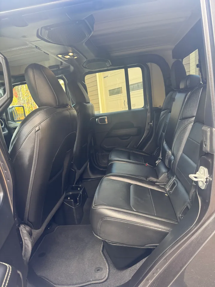 2021 Jeep Gladiator Overland Image