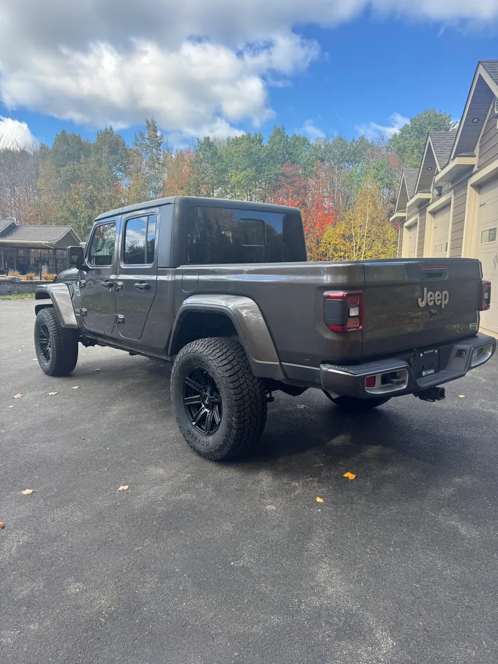 2021 Jeep Gladiator Overland Image