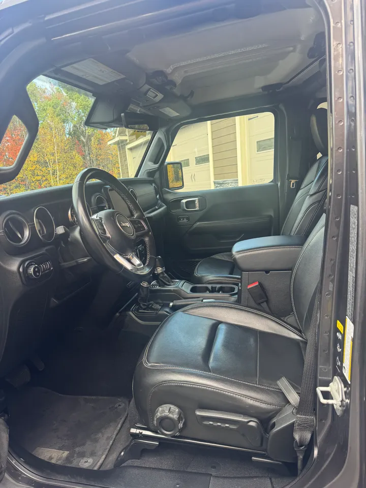 2021 Jeep Gladiator Overland Image