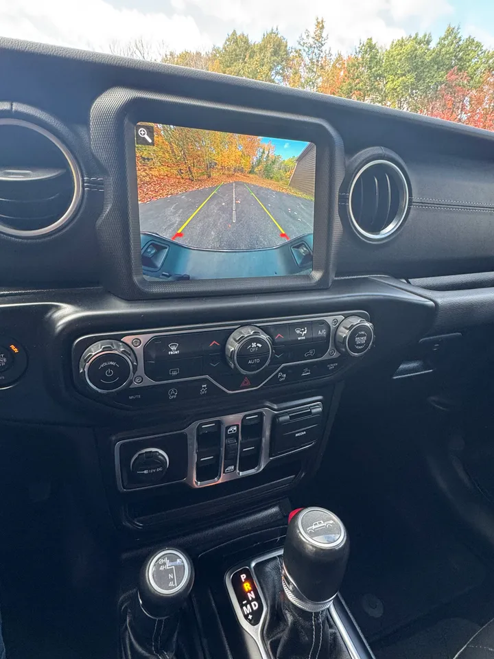 2021 Jeep Gladiator Overland Image