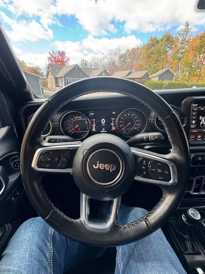 2021 Jeep Gladiator Overland Image