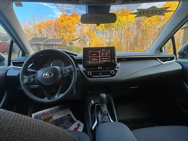 202 Toyota Corolla LE Image