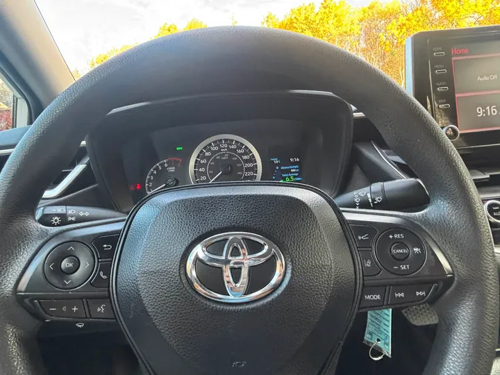 202 Toyota Corolla LE Image