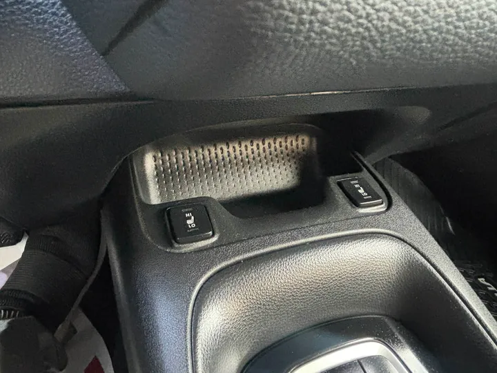 202 Toyota Corolla LE Image