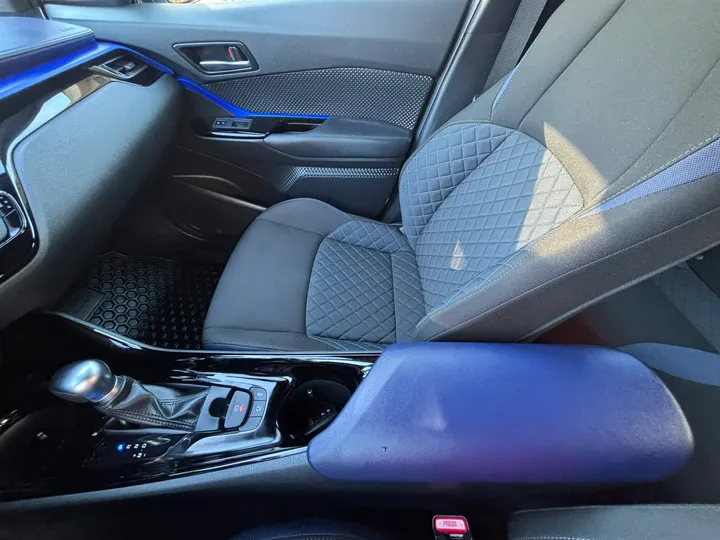 2020 Toyota CH-R XLE Image