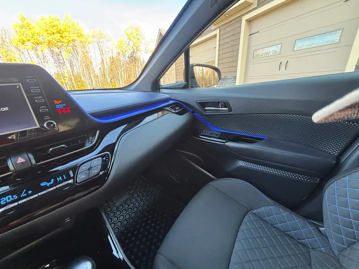 2020 Toyota CH-R XLE Image