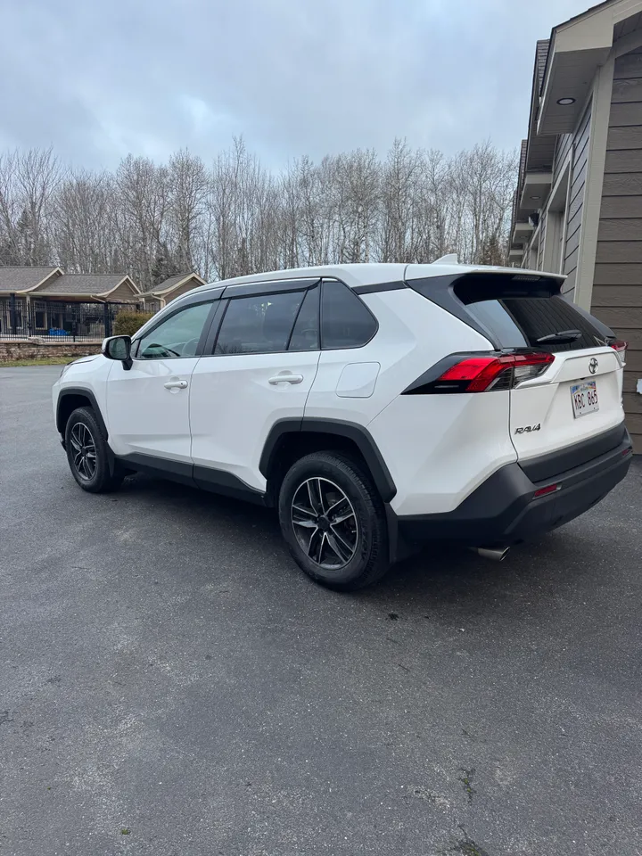 2022 Toyota Rav 4 LE Image