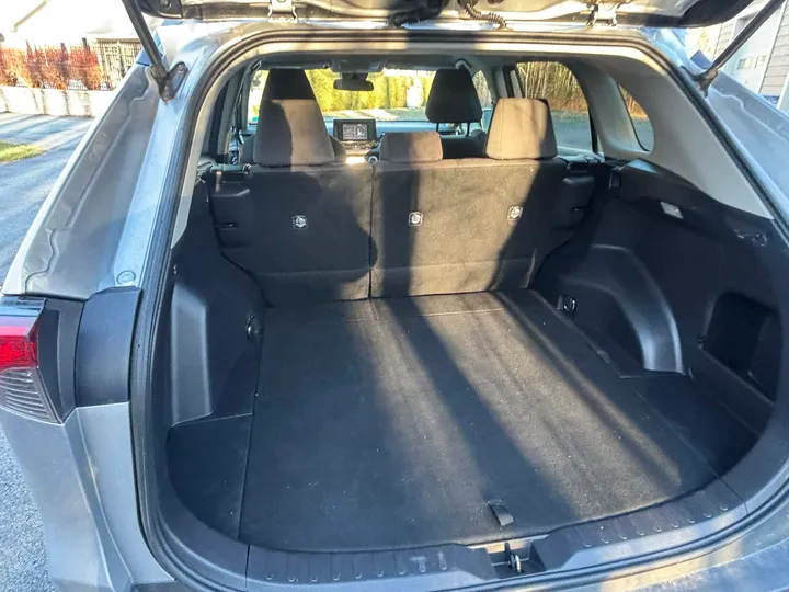 2020 Toyota Rav 4 LE Image