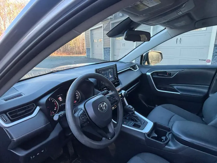 2020 Toyota Rav 4 LE Image