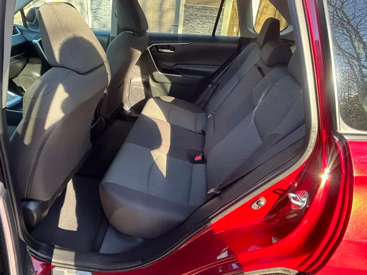 2021 Toyota Rav 4 XLE Image