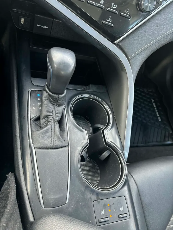 2018 Toyota Camry SE Image