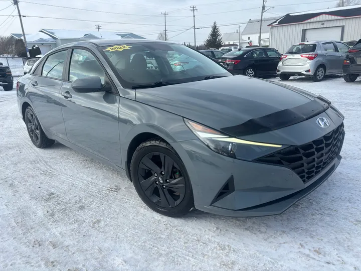 2022 Hyundai Elantra Image