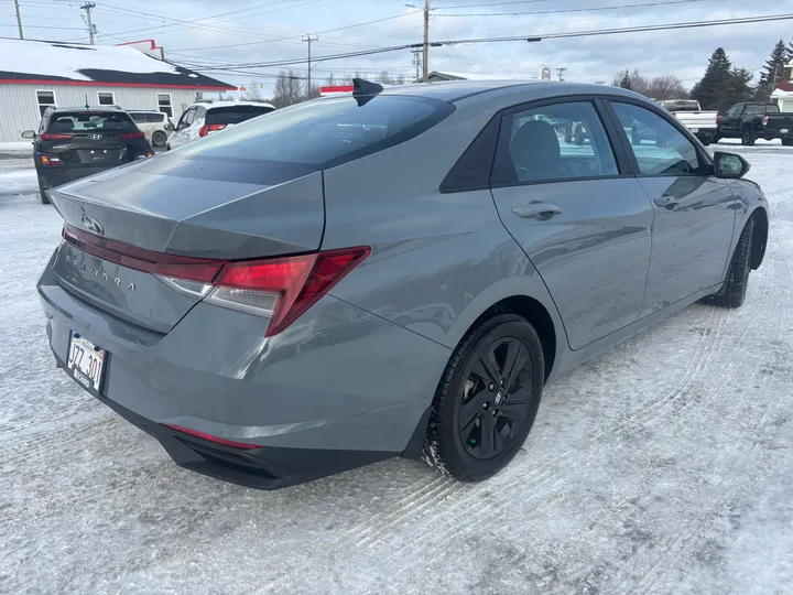 2022 Hyundai Elantra Image